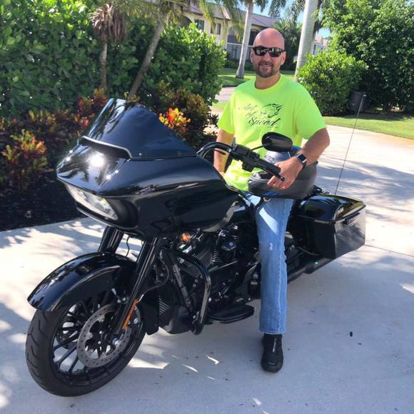 Profile Picture of Daniel Yon (@danman969) on Poshmark