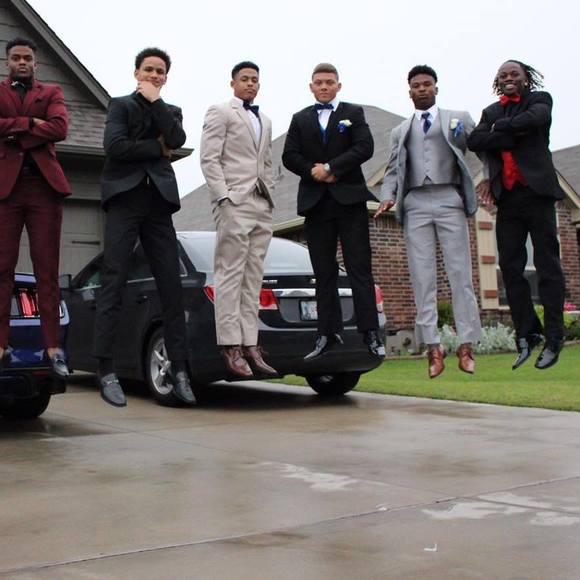 Profile Picture of Cliff Thompson (@cjkobie) on Poshmark