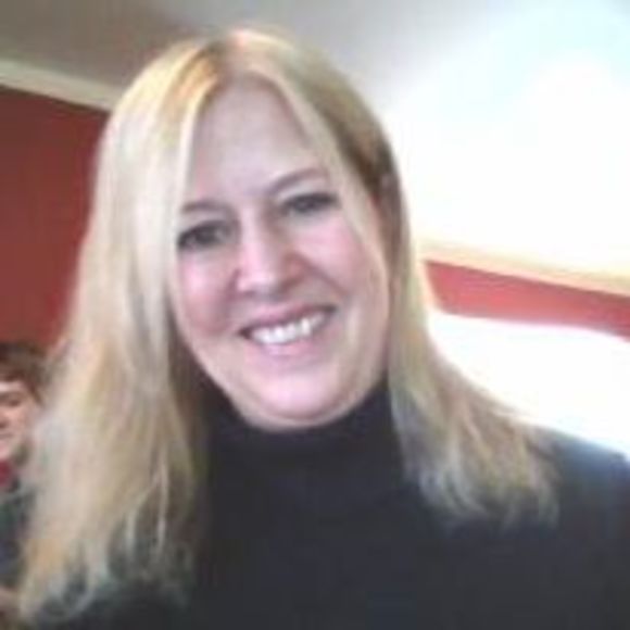 Profile Picture of Liz Fratini (@lizfratini) on Poshmark