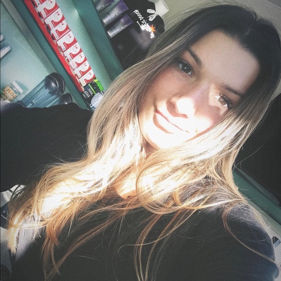 Profile Picture of Danielle Chiariello (@d_chiariello) on Poshmark