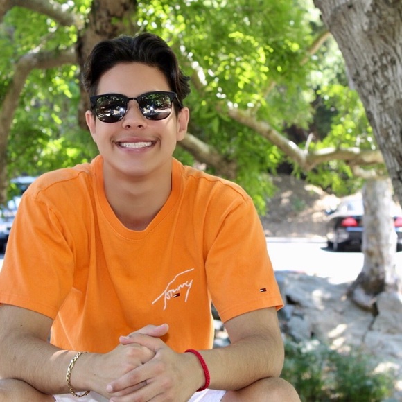 Profile Picture of Andrew Brooks (@andrewbrooks2) on Poshmark