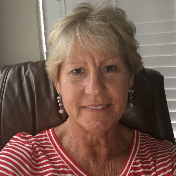 Profile Picture of Suzanne Bradley (@bradleysuzie) on Poshmark