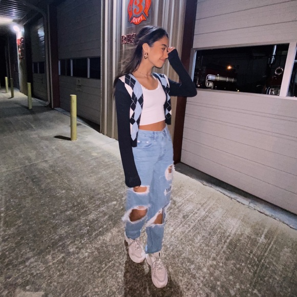 Profile Picture of Diane Olvera (@dianeolv_) on Poshmark