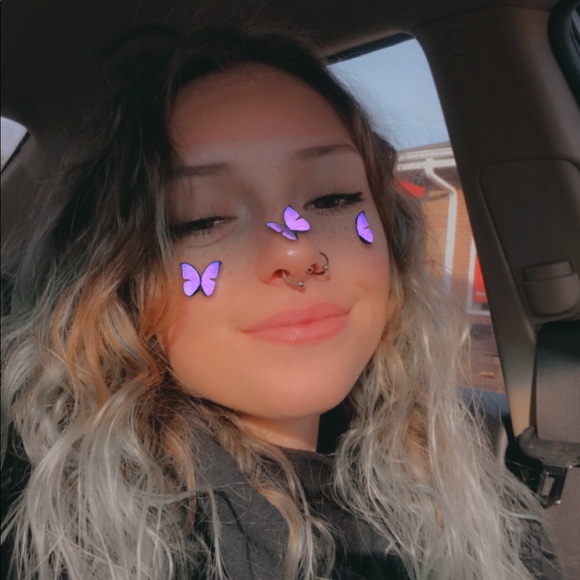 Profile Picture of Alyssa Harrah (@alyssaharrah) on Poshmark