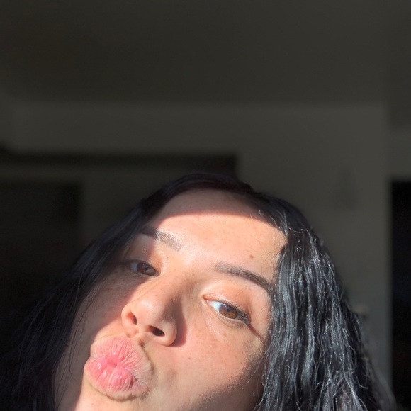 Profile Picture of Macey Toledo (@macey16) on Poshmark