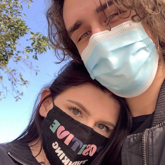 Profile Picture of Emily Andrews (@emilyandrewss) on Poshmark