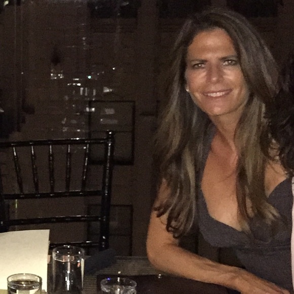 Profile Picture of Carolyn Conley (@ccmurphy) on Poshmark