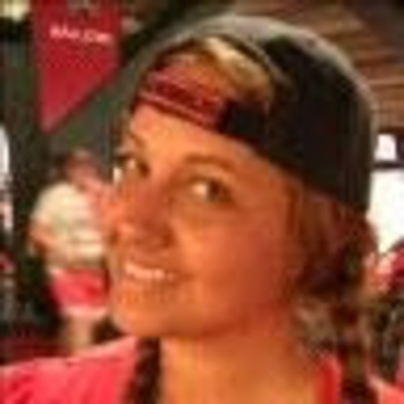 Profile Picture of Amber Lohstroh (@aclohstroh18) on Poshmark