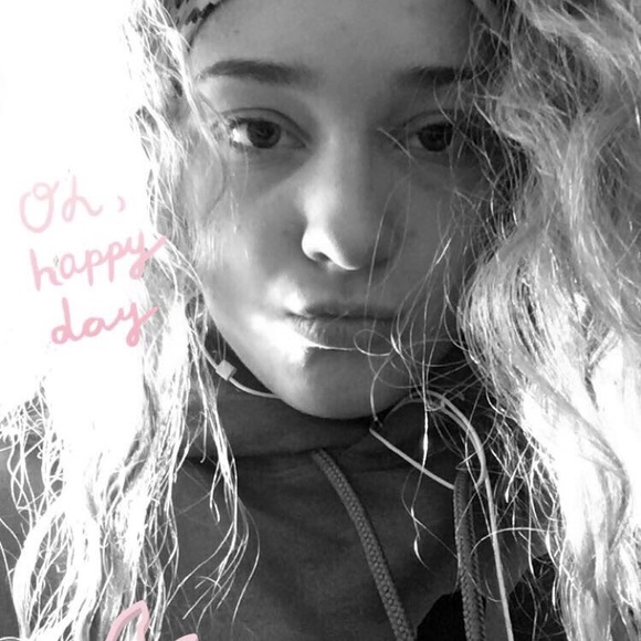 Profile Picture of Anna Mckeel (@annamckeel) on Poshmark