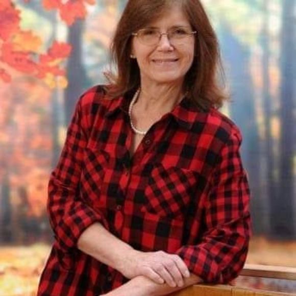 Profile Picture of Terrie Sharp (@imsharp40) on Poshmark