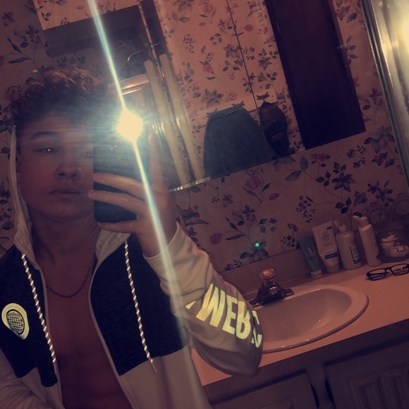 Profile Picture of Grant Shadler (@shadler02) on Poshmark