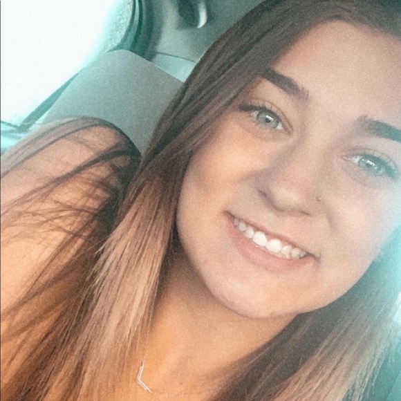 Profile Picture of Madison Zirges (@madisonpzirges) on Poshmark