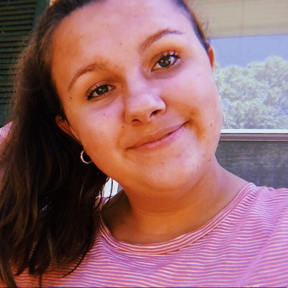 Profile Picture of Lileigh Spraggins (@lileighgrace) on Poshmark