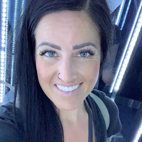 Jae Sholter - Poshmark Profile Picture of Jae Sholter (@jaesholter) on Poshmark