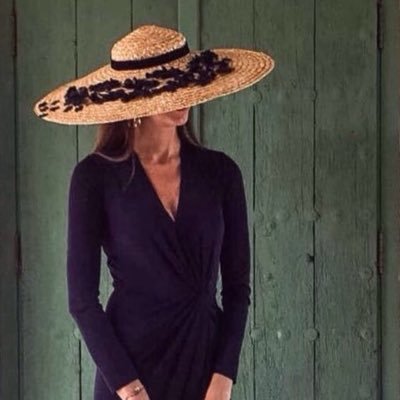 Profile Picture of María Del Villar (@maria_delvillar) on Twitter