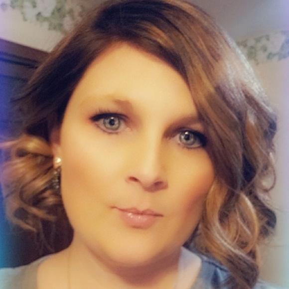 Profile Picture of Kayla Crippen (@crippenk2020) on Poshmark