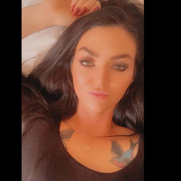 Kari Eoff - Poshmark Profile Picture of Kari Eoff (@karikaboom) on Poshmark