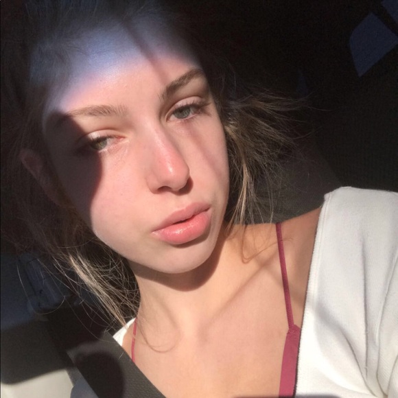 Profile Picture of Grace Gossard (@ggossard) on Poshmark