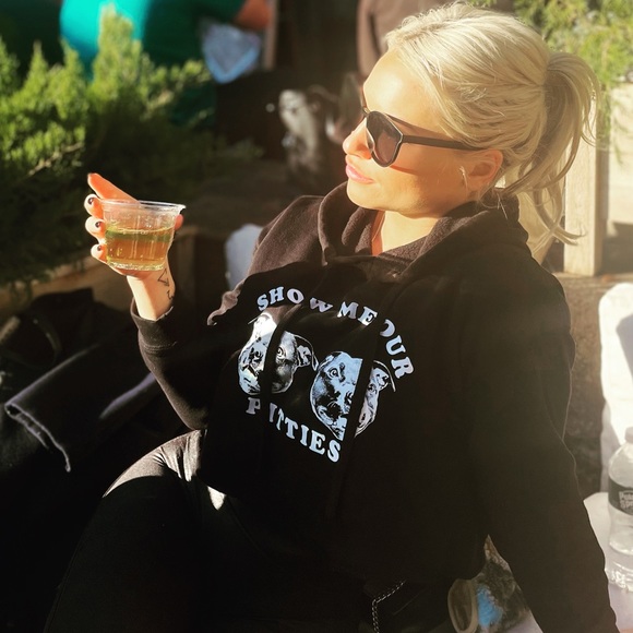 Profile Picture of Cori Kurker (@corikurker) on Poshmark