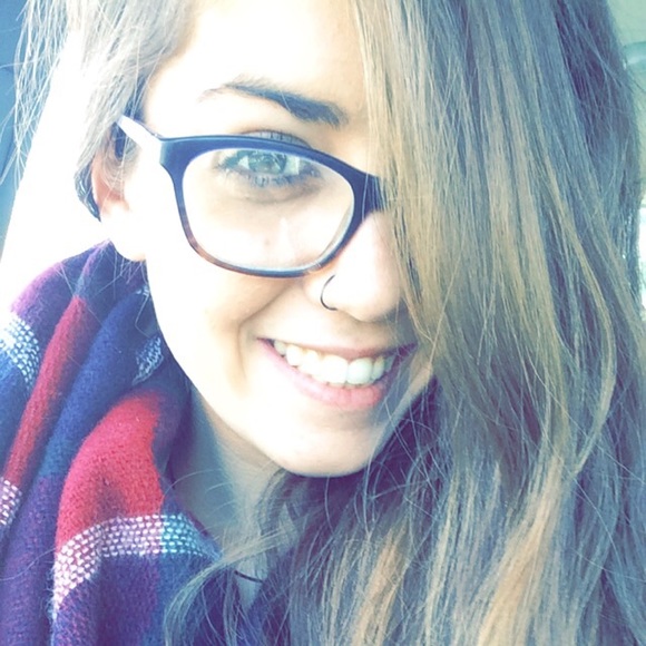 Profile Picture of Alexis Ramsdell (@ramsdell91) on Poshmark