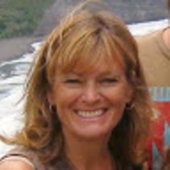 Profile Picture of Pam Beachey (@tpbeachey) on Poshmark