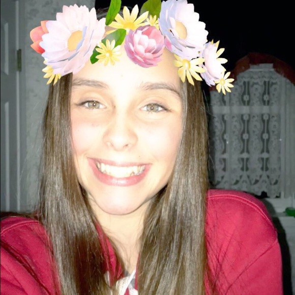 Profile Picture of Hanna Holmes (@hannaholmess1) on Poshmark