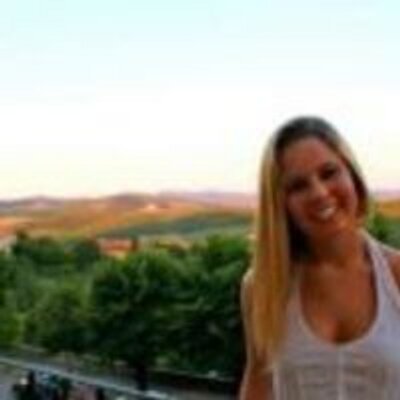 Profile Picture of Vicki Steele (@VickiSteele) on Twitter