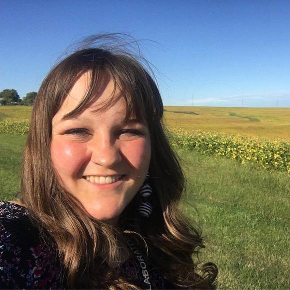 Profile Picture of Emily Paulson (@emily_paulson) on Poshmark