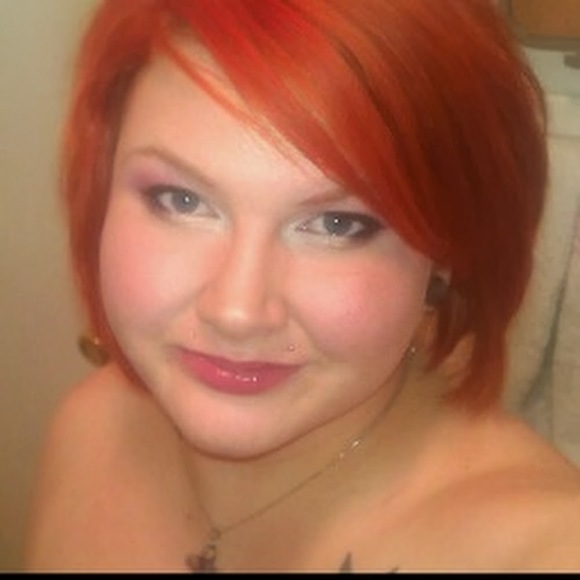 Profile Picture of Tabitha Hunt (@tdbourg) on Poshmark