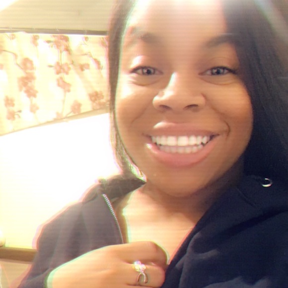 Profile Picture of Precious Chambers (@chambprec) on Poshmark