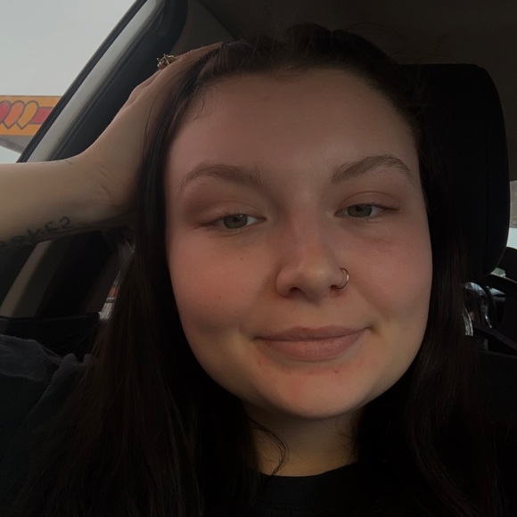 Profile Picture of Carlie Laymance (@carliedlay) on Poshmark