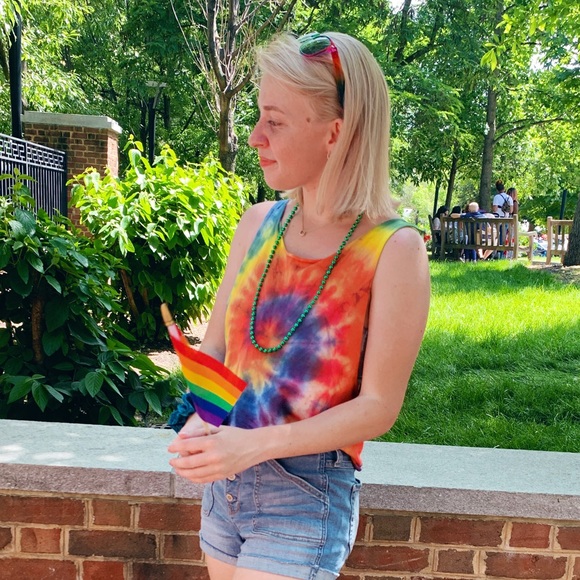 Profile Picture of Hannah Pietzsch (@hannahspeach99) on Poshmark