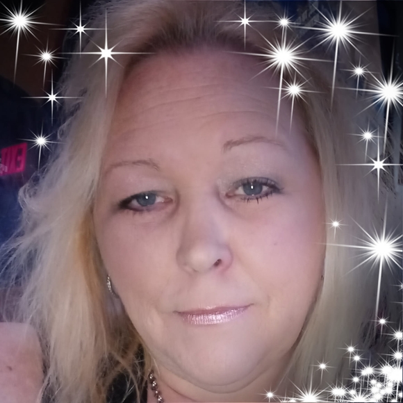 Profile Picture of Donna Rhinesmith (@puppet1966) on Poshmark