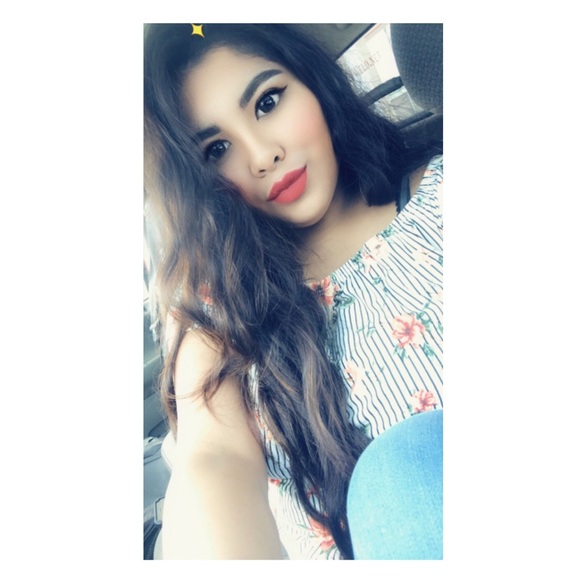Profile Picture of Bianca Cerda (@biancacerda97) on Poshmark