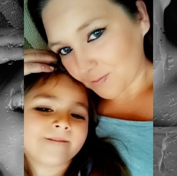 Profile Picture of Lynnzee Garvert (@lynnzeeg) on Poshmark