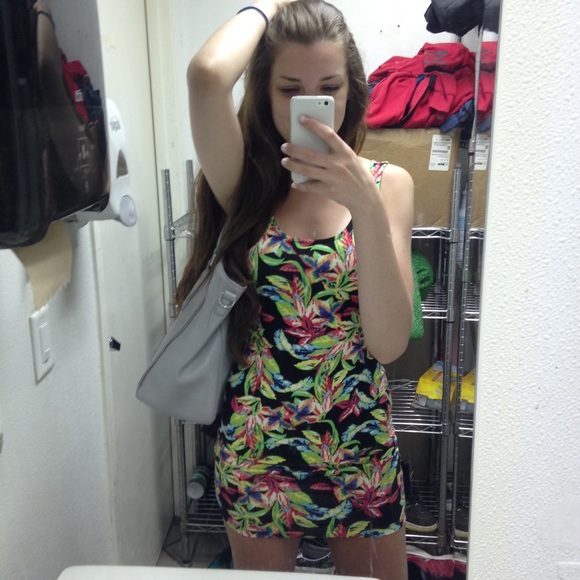 Profile Picture of Hannah Rowton (@flexxkorkea) on Poshmark