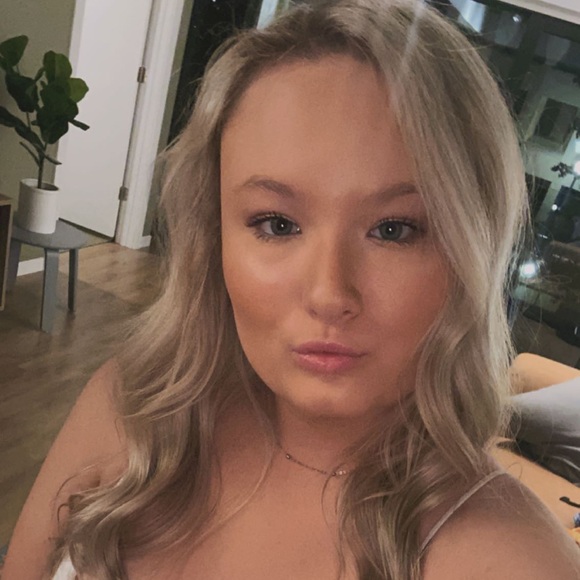 Profile Picture of Olivia Charles (@charlesolivia25) on Poshmark