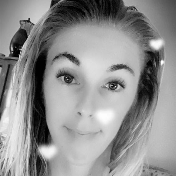 Profile Picture of Amanda Burkholder (@mtownswtheart05) on Poshmark