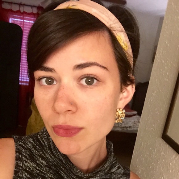 Profile Picture of Elizabeth Martinsen (@ekmart) on Poshmark