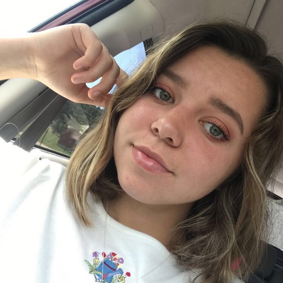 Profile Picture of Alyssa Wingler (@alyssa_ann132) on Poshmark