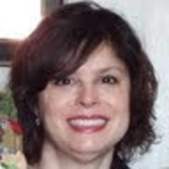 Profile Picture of Leeann Hochevar (@lhochevar) on Poshmark