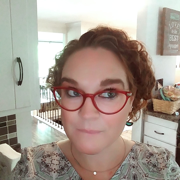 Profile Picture of Monica Mohr (@mbeas914) on Poshmark