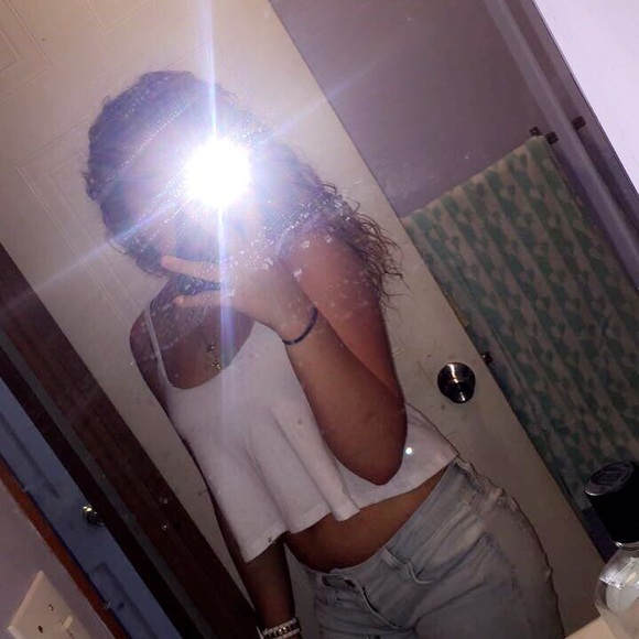 Profile Picture of April Saavedra (@aprilsaavedra) on Poshmark