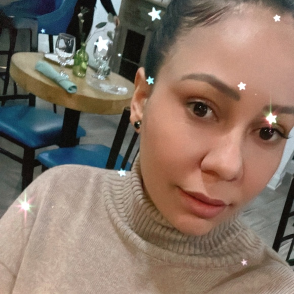 Profile Picture of Ana Payero (@payeroana) on Poshmark