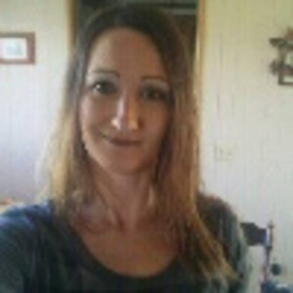 Profile Picture of Melanie Ellis (@melony1) on Poshmark