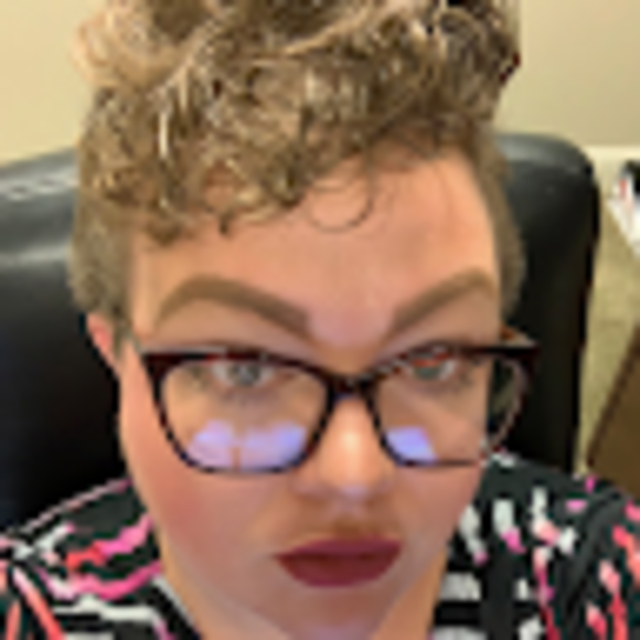 Profile Picture of Danielle Baxter (@daniellebaxt877) on Poshmark