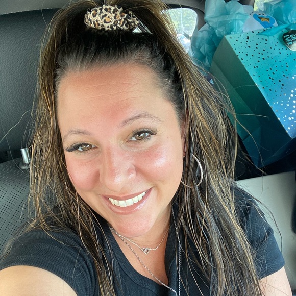 Profile Picture of Bianca Muller (@beemuller1230) on Poshmark