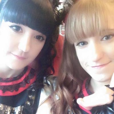 Profile Picture of Emma&Jess (@redbabymetal) on Twitter