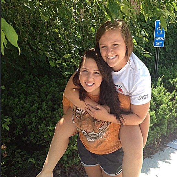 Profile Picture of Lexie Czaplewski (@aczaplewski) on Poshmark