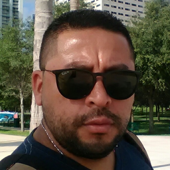 Profile Picture of Armando Vasquez (@unibk1976) on Poshmark